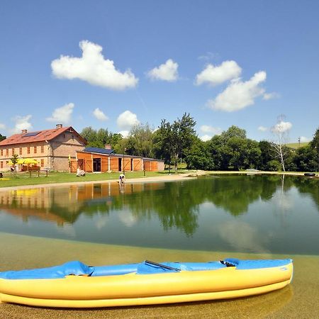 Rekreacni Areal Dvur Honetice Hotel Exterior foto