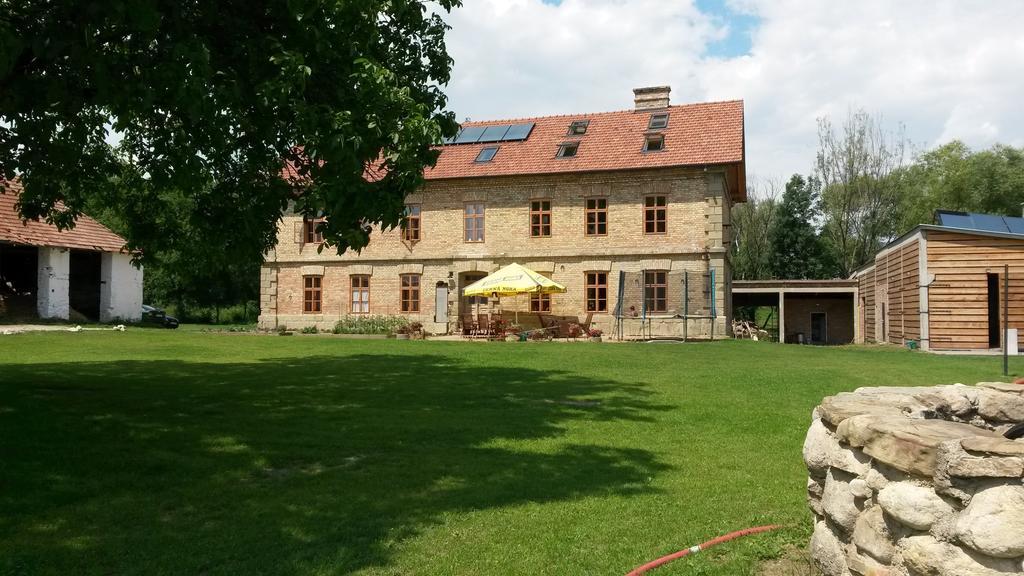 Rekreacni Areal Dvur Honetice Hotel Exterior foto