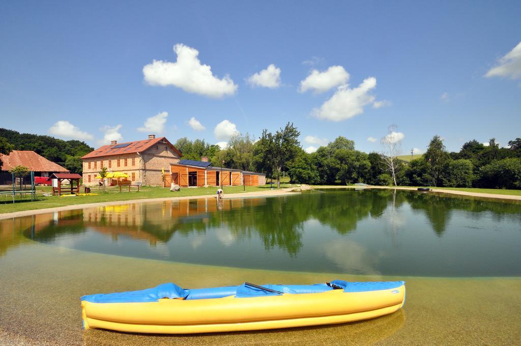 Rekreacni Areal Dvur Honetice Hotel Exterior foto